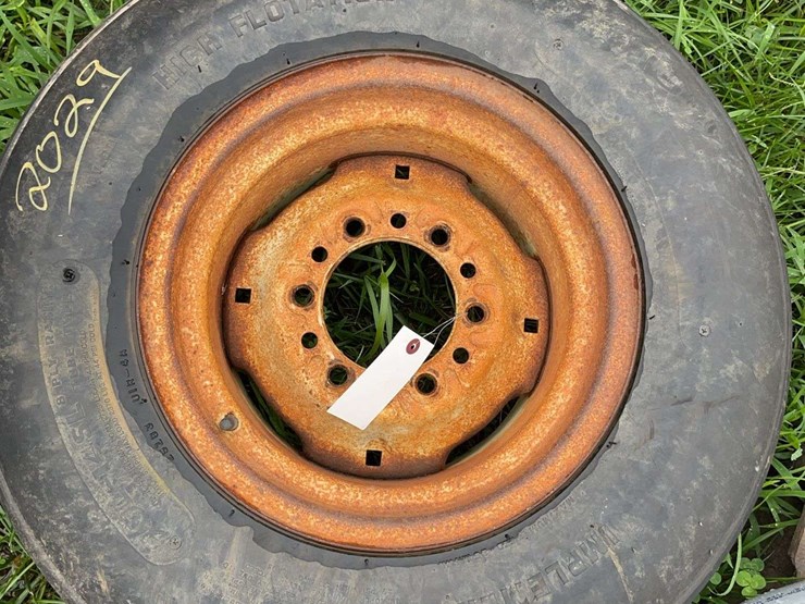 1--9.5l-15-implement-tire-image-2