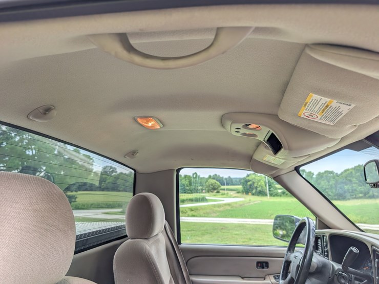 2004-gmc-3500-image-131