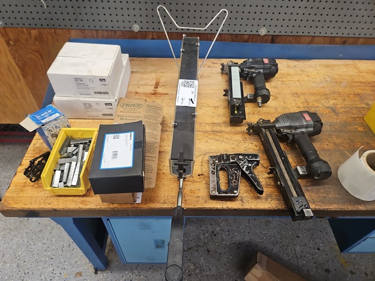 quantity-of-assorted-staple-guns-and-staples-image-1