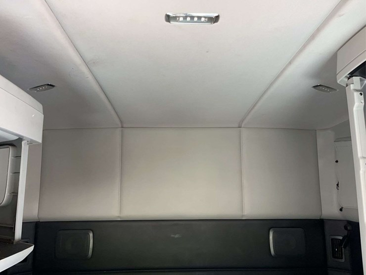 2022-kenworth-t680-image-31