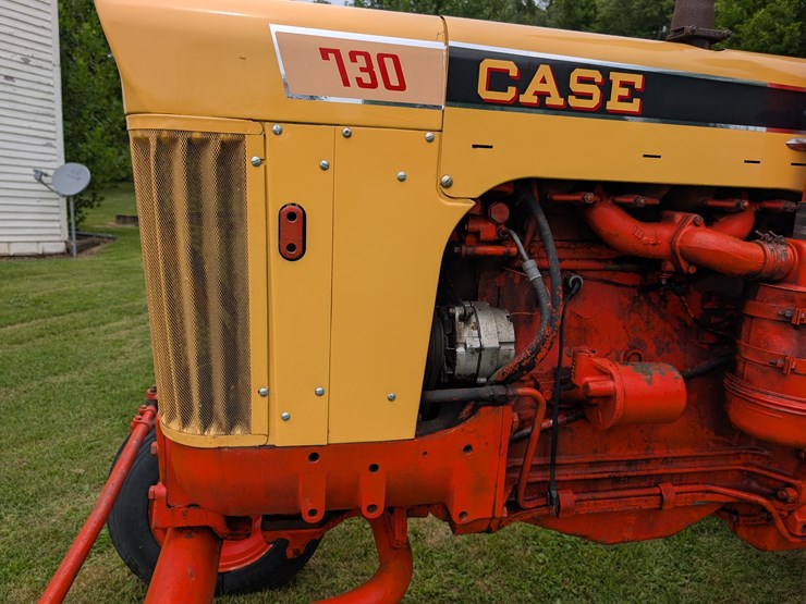 case-730-tractor-image-16
