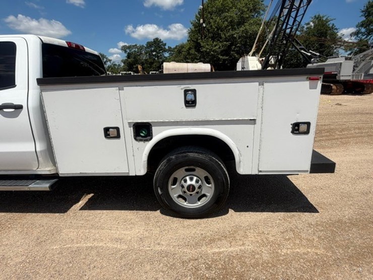 2017-chevrolet-2500-image-11