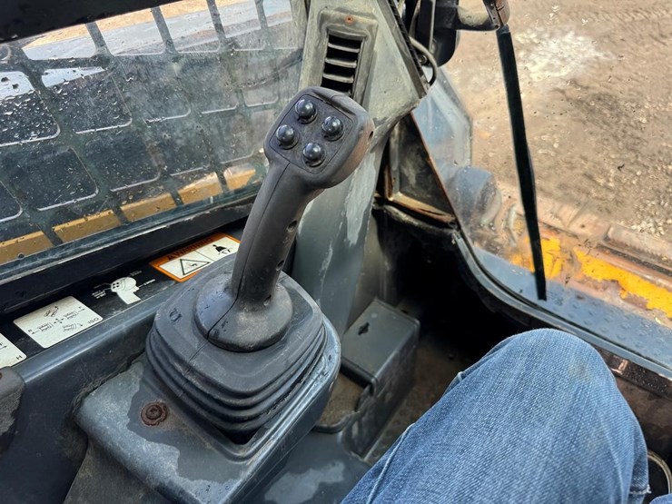 deere-332d-image-21