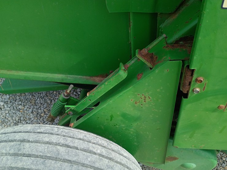 john-deere-335-image-27