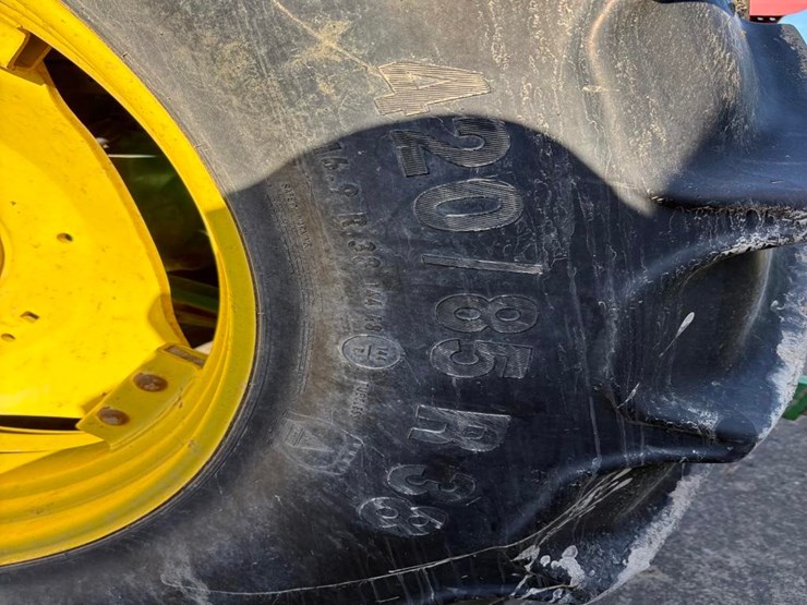 2020-john-deere-6105e-image-10