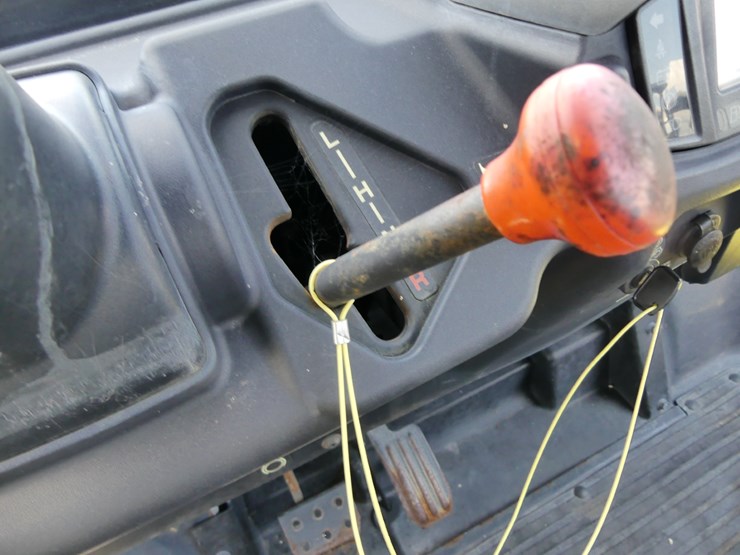 2009-kubota-rtvx1140-image-12
