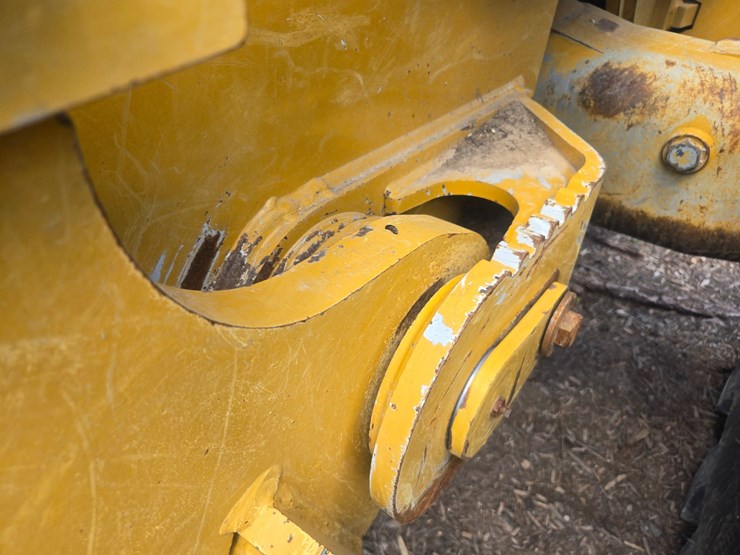 2015-caterpillar-525d-image-72