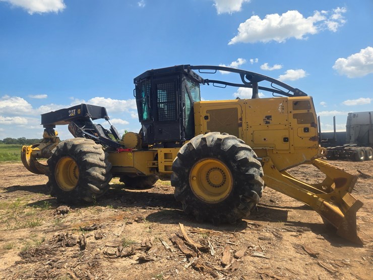 2015-caterpillar-525d-image-14