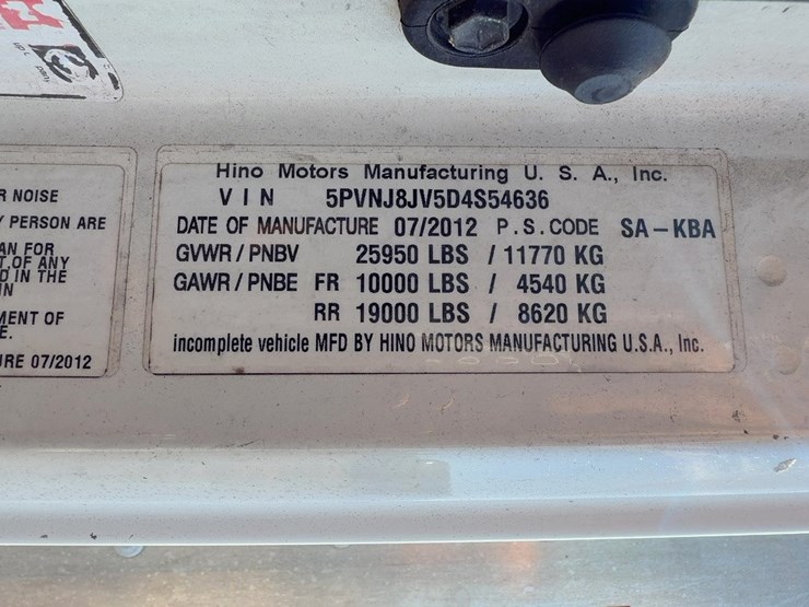 2013-hino-268-image-23