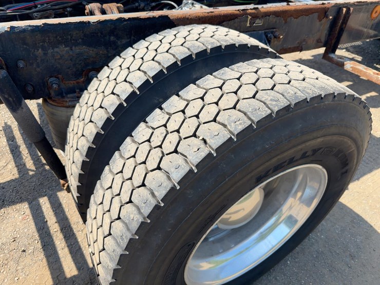 2013-kenworth-t370-image-14