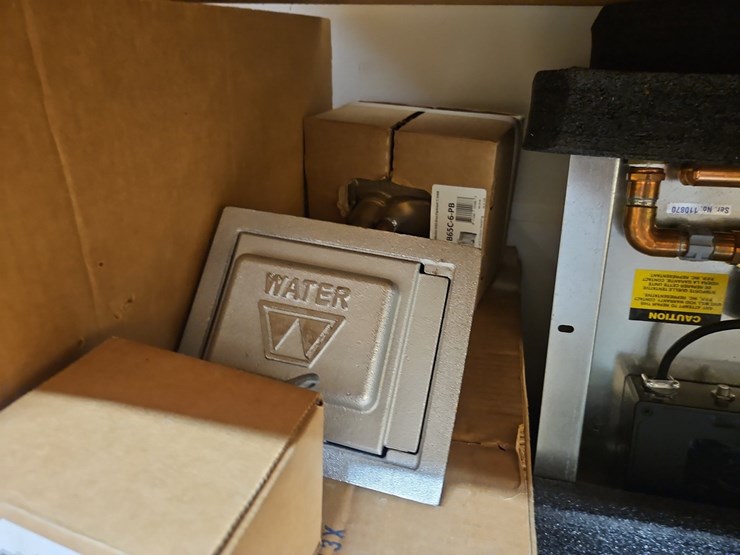 quantity-of-assorted-plumbing-supplies-image-18
