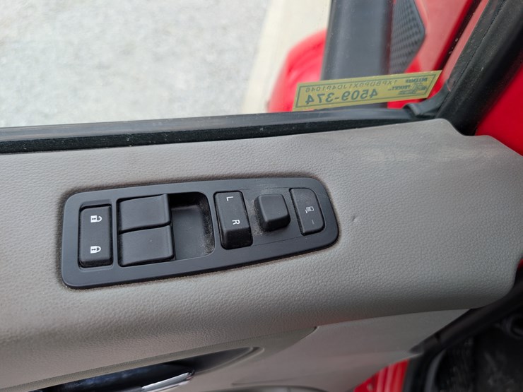 2018-peterbilt-day-cab-semi-image-114