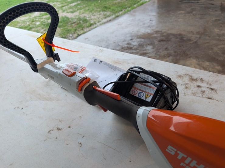 battery-powered-stihl-fsa57-weedeater-w/charger-&-two-batteries.-#256-image-12