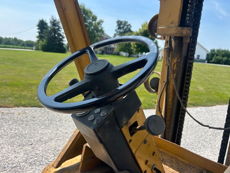 cat-forklift-image-25