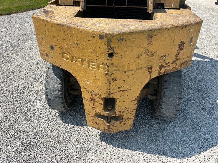 cat-forklift-image-17