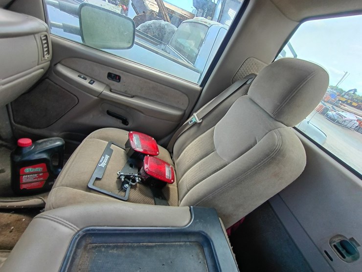 2001-chevrolet-silverado-3500-image-25