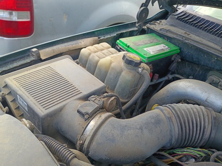 2001-chevrolet-silverado-3500-image-13