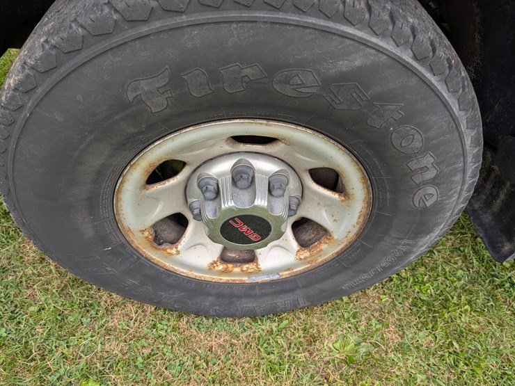 2004-gmc-3500-image-19