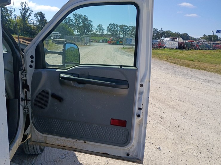 2002-ford-f450-image-31