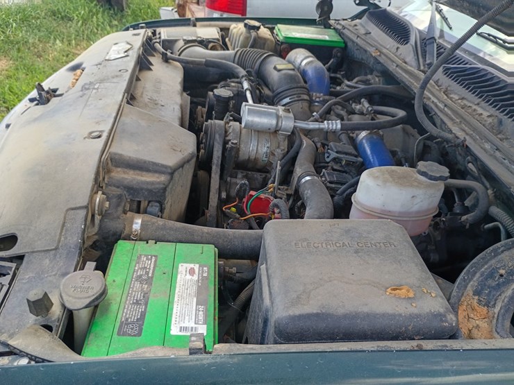 2001-chevrolet-silverado-3500-image-12