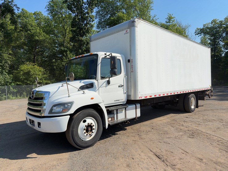 2019-hino-268-image-1