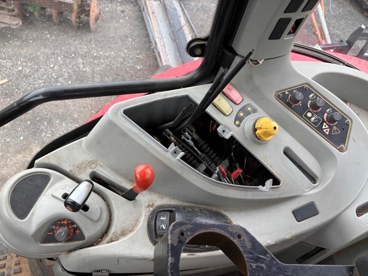 2008-massey-ferguson-5465-image-9