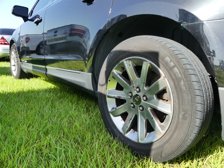 2014-lincoln-mkt-image-5