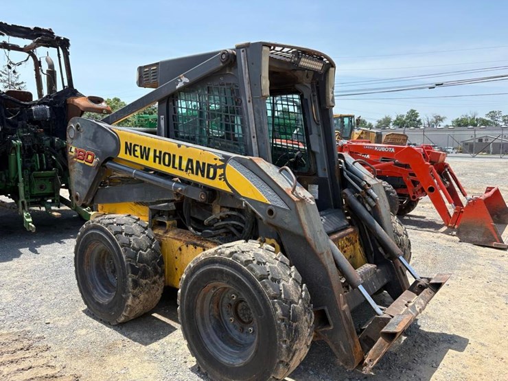 new-holland-l180-image-2