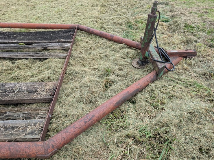 danahue-928-s-planter-trailer-image-37