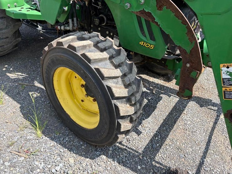 2015-john-deere-4105-image-9