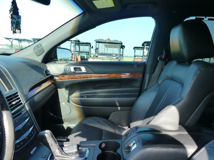 2014-lincoln-mkt-image-10