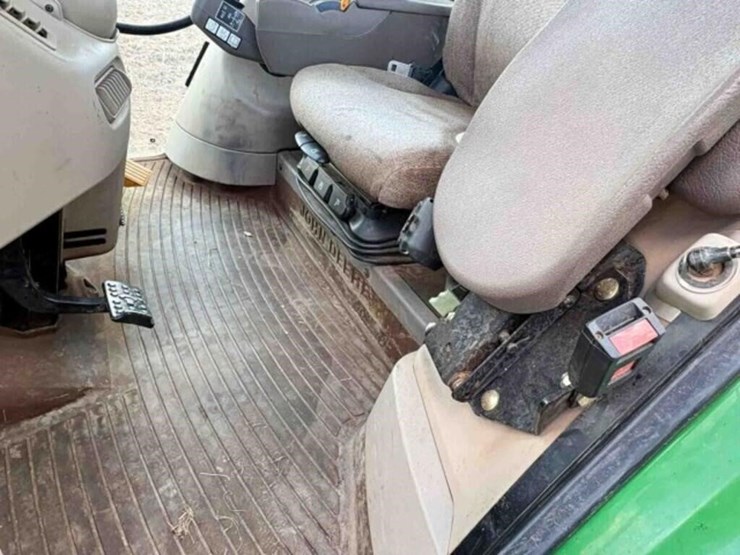 2013-john-deere-7330-image-15