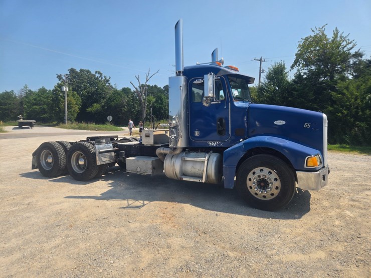 1999-peterbilt-385-image-21