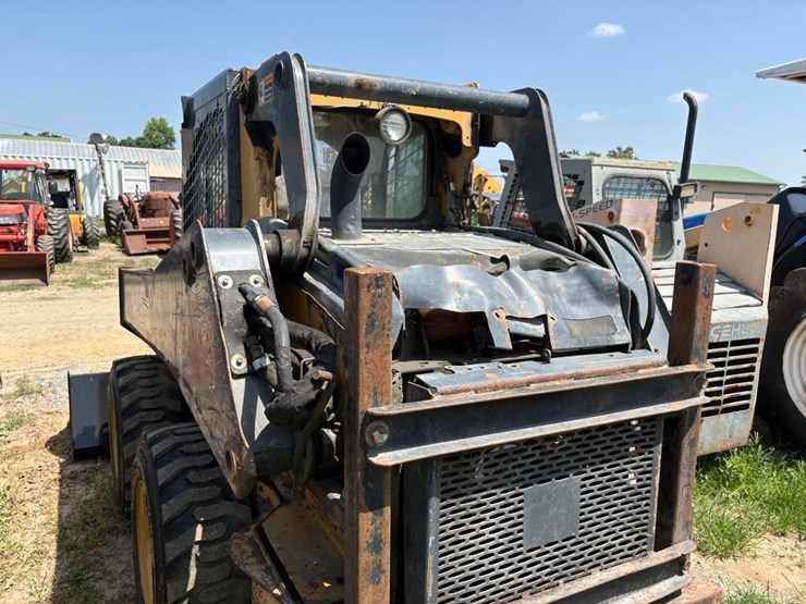 2018-deere-320g-image-18