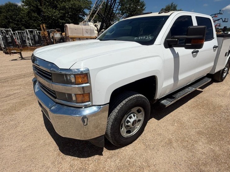 2017-chevrolet-2500-image-15