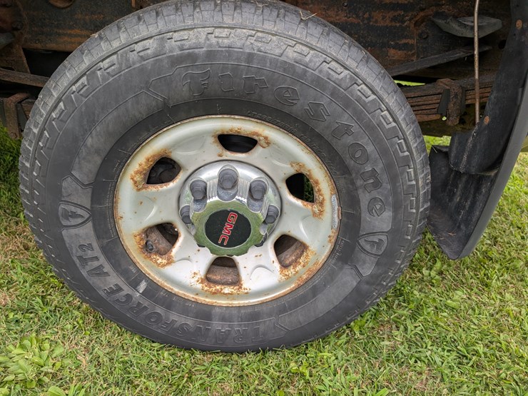 2004-gmc-3500-image-43