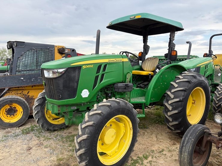 john-deere-5065e-image-1