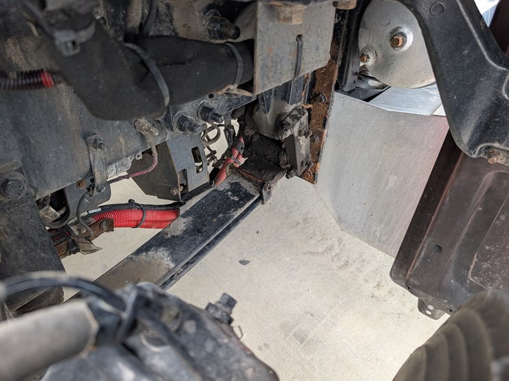 2018-peterbilt-day-cab-semi-image-69