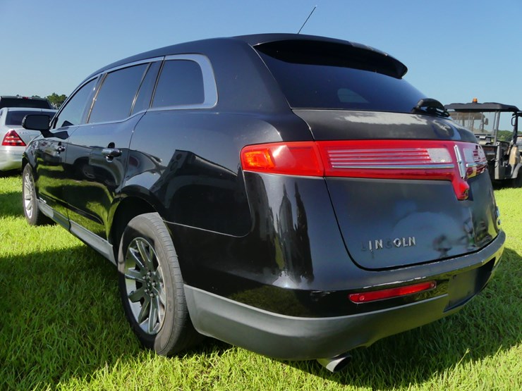 2014-lincoln-mkt-image-4