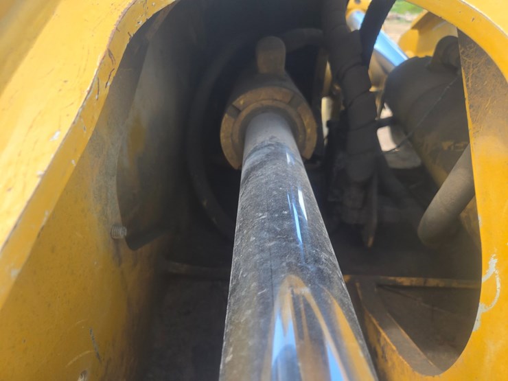 2015-caterpillar-525d-image-57