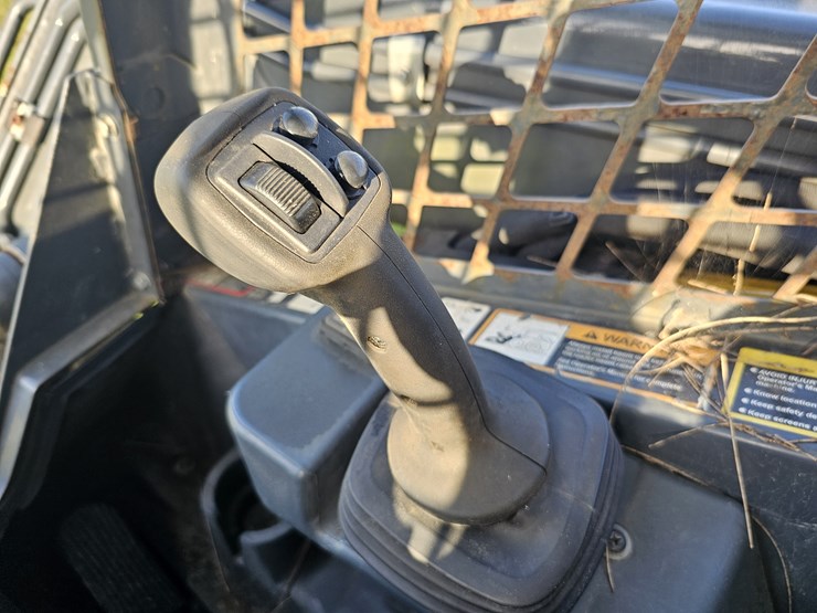 2018-deere-325g-image-12