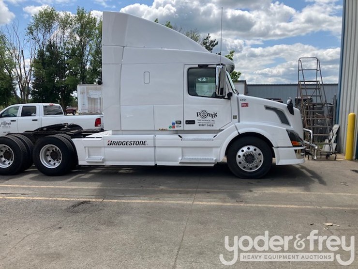 2015-volvo-vnl-image-3