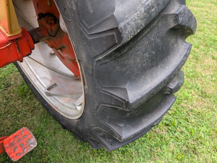 case-730-tractor-image-38