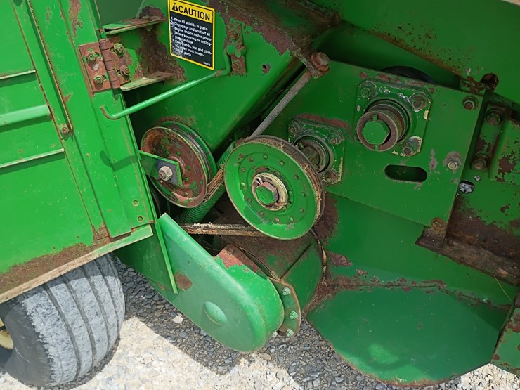 john-deere-335-image-29