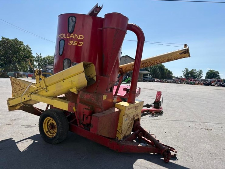 new-holland-353-image-7