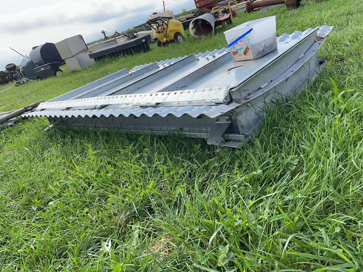 walk-through-grain-bin-door-with-bin-bolts-image-3
