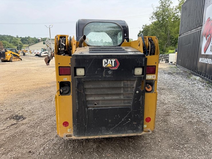 2023-caterpillar-226d-image-3