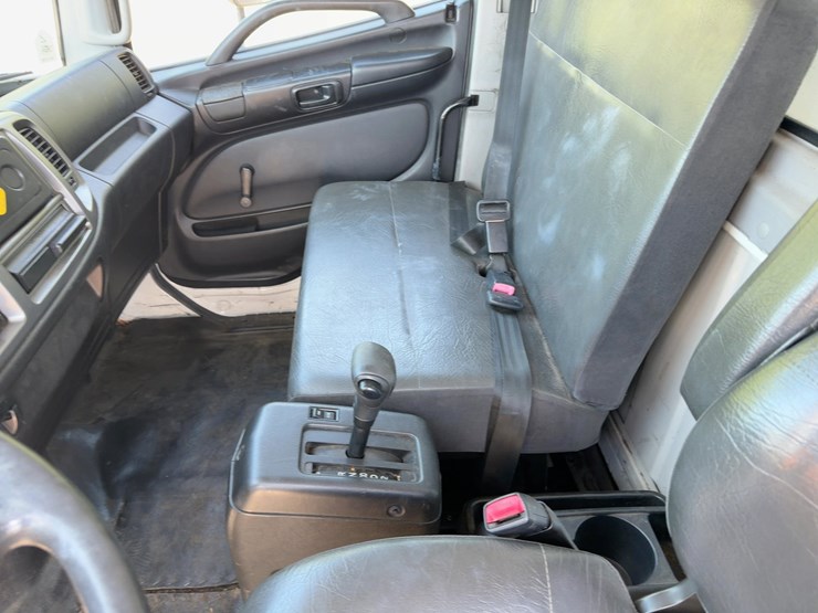 2013-hino-268-image-20