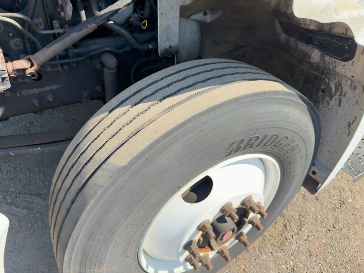 2019-hino-268-image-10