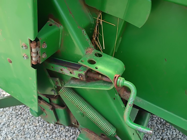 john-deere-335-image-26